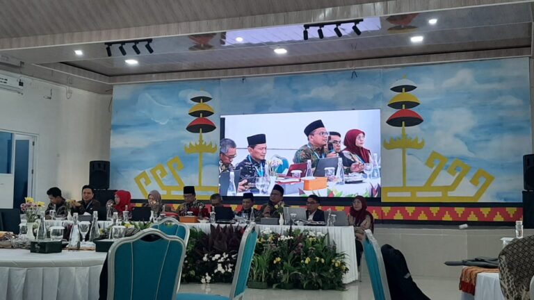 Dekan Fakultas Adab, Dr. Muhamamd Afif Amrullah, M.Pd.I, memaparkan dua agenda prioritas dalam rangka penguatan kelembagaan